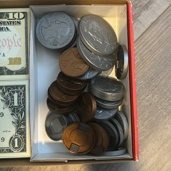 Big money, magnetic coins, and bills - Picture 9 of 9